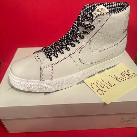 “Welcome Skateboarding / Welcome Madrid” / Nike Zoom Blazer SB - Picture 2 of 2